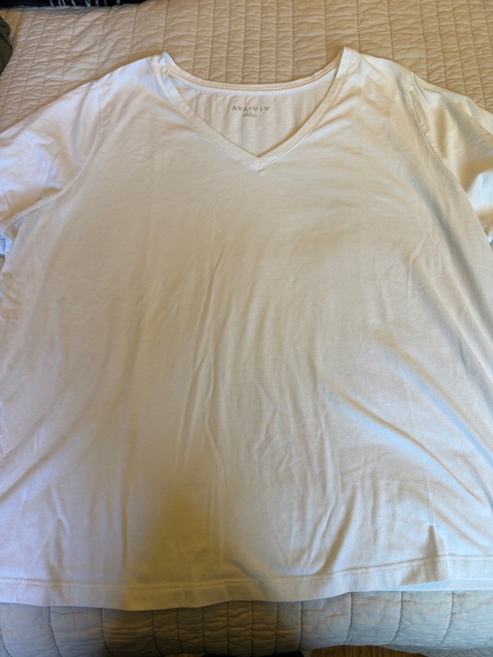 Ava & Viv White V-Neck Women’s Shirt